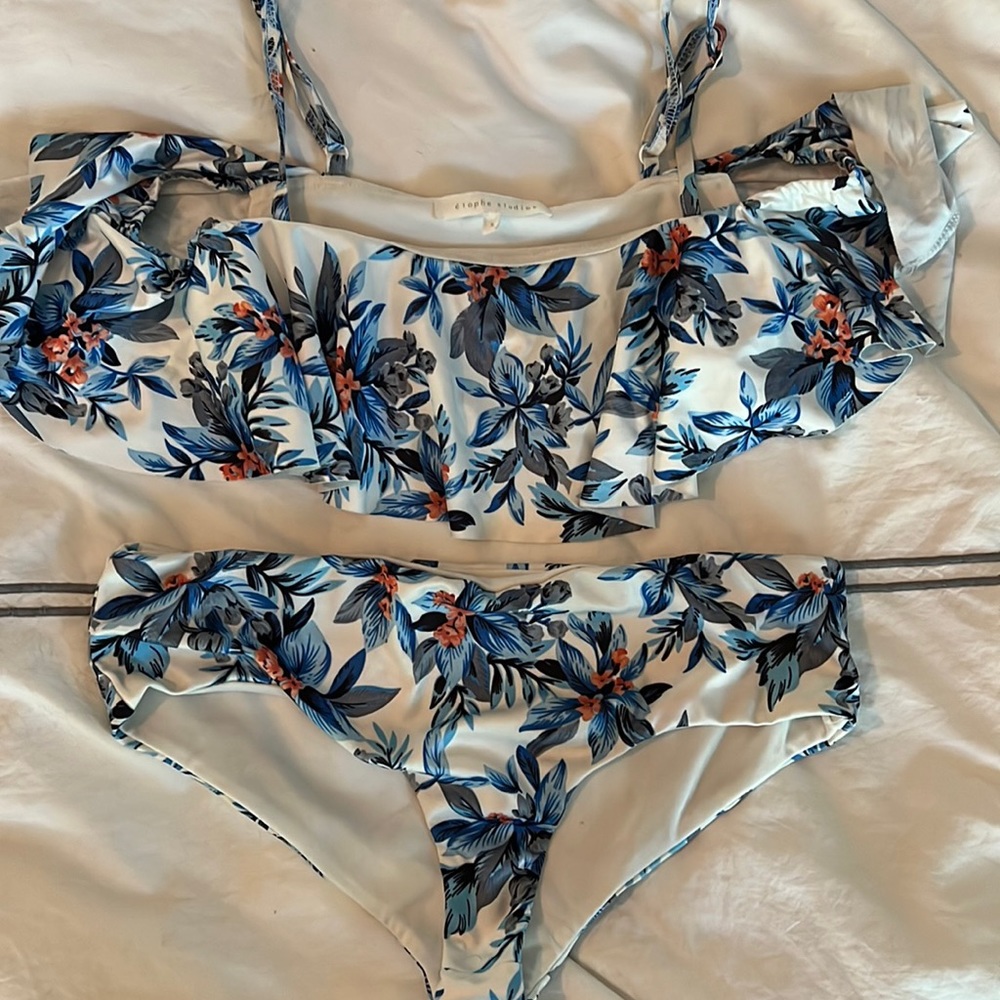 *maternity* swim suit. Small top, Medium bottom.